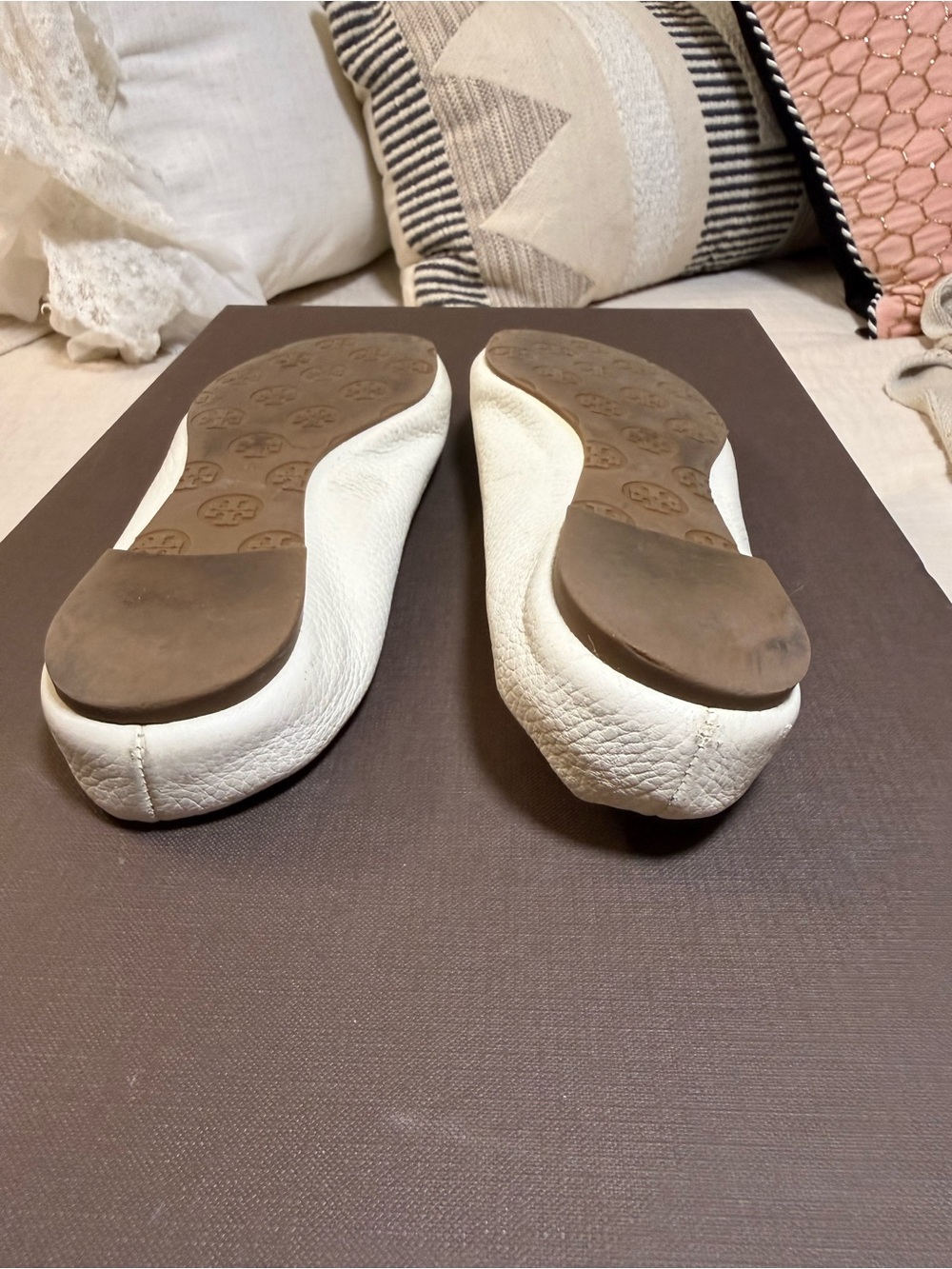 Tory Burch Cream Leather Logo Ballet Flats with Gold Medallion - Picture 4 of 12